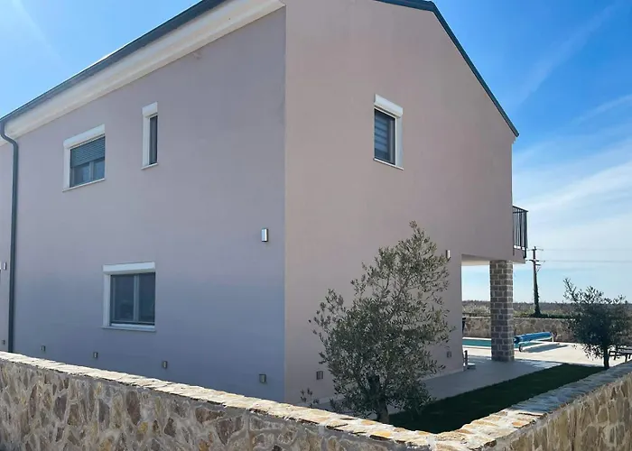 - With Private Pool Near Porec فيلة Farini