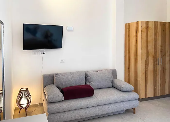 - With Private Pool Near Porec فيلة *