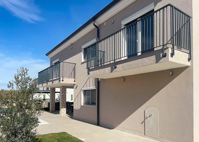 فيلة - With Private Pool Near Porec *