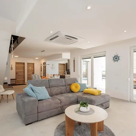 Villa - With Private Pool Near Porec