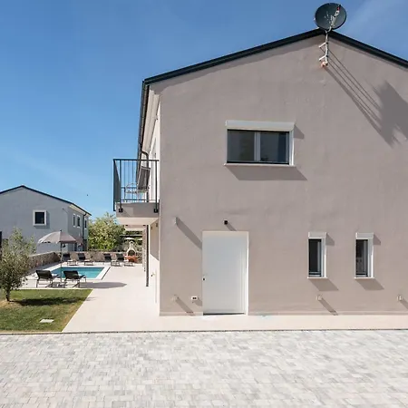 Villa - With Private Pool Near Porec