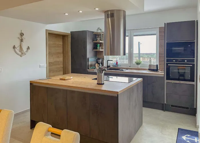 - With Private Pool Near Porec 빌라